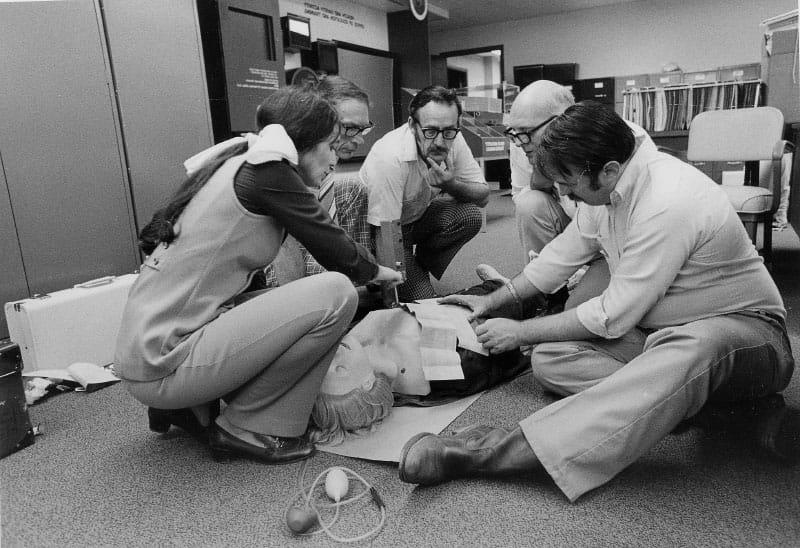 1977年的心肺复苏课程. (美国心脏协会档案)